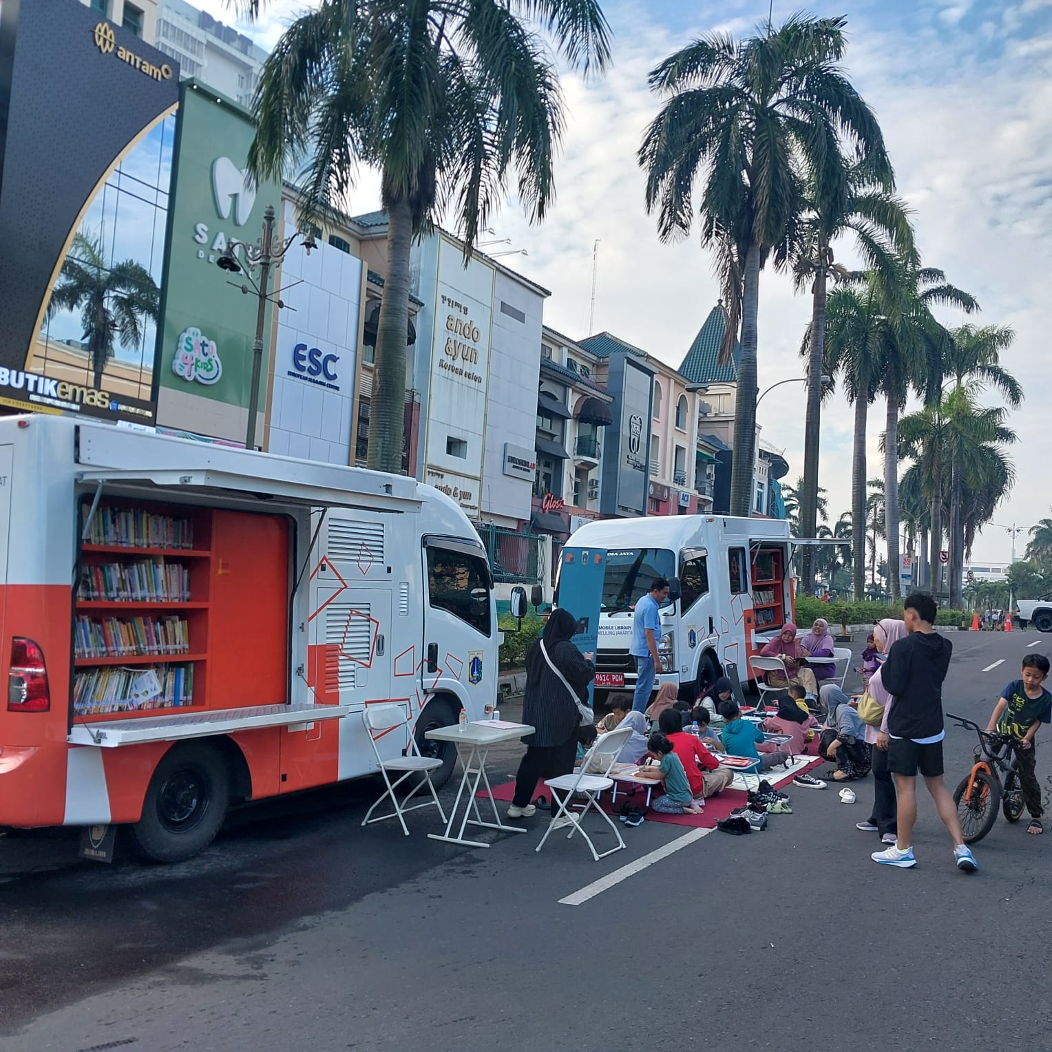 Layanan Mobil Perpustakaan Keliling Jakarta Barat Hadir Di HBKB (Hari Bebas Kendaraan Bermotor)